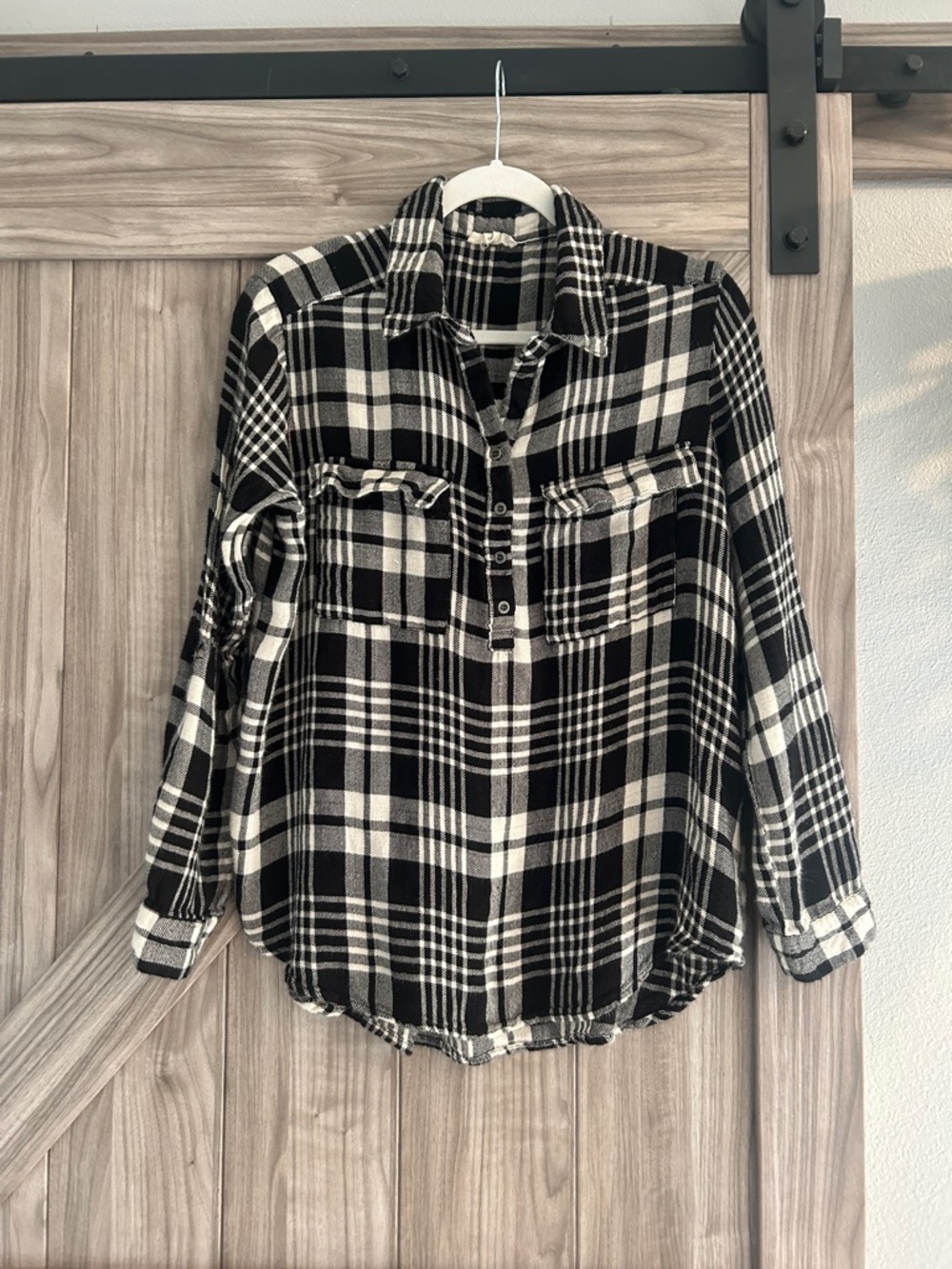 Jane and Delancey Black and Cream Plaid Button-Down Shirt Size L